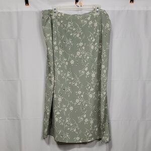 Vintage Kathie Lee Woman Green & White Floral Print Skirt. Size: 18W/20W